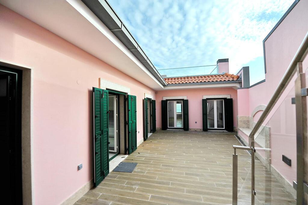 3 bedroom apartment with parking