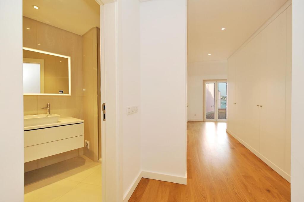 3 bedroom apartment with parking