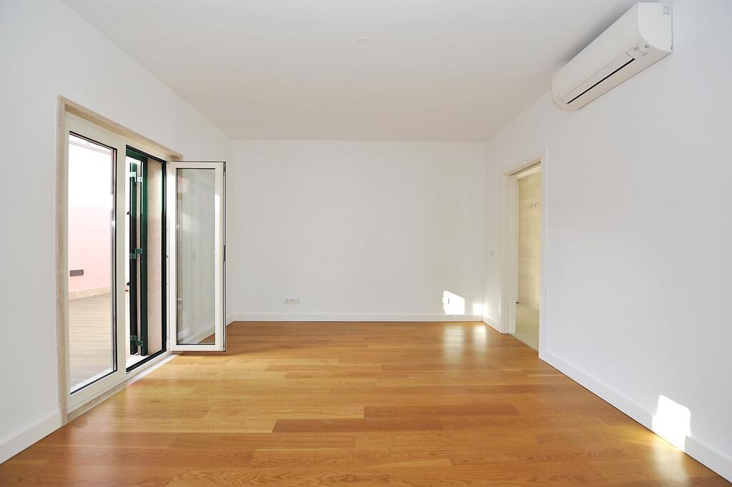 3 bedroom apartment with parking