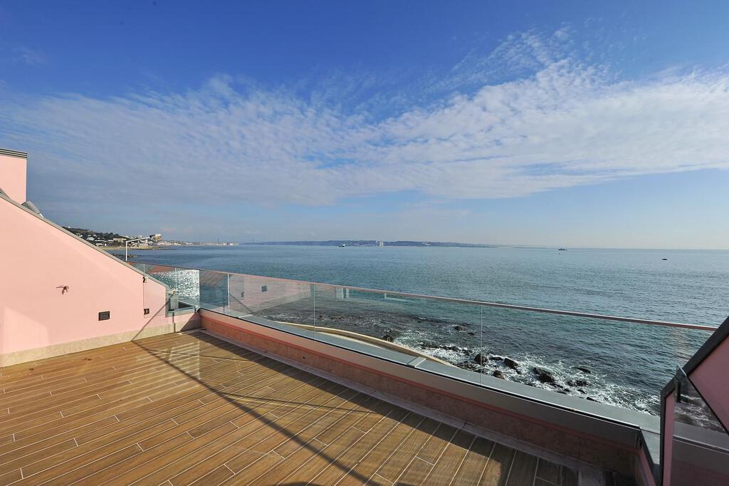 3 bedroom apartment with parking