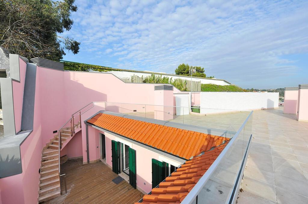 3 bedroom apartment with parking