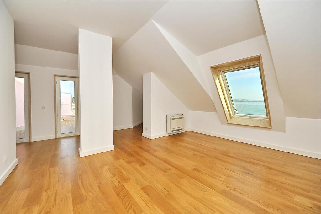 3 bedroom apartment with parking