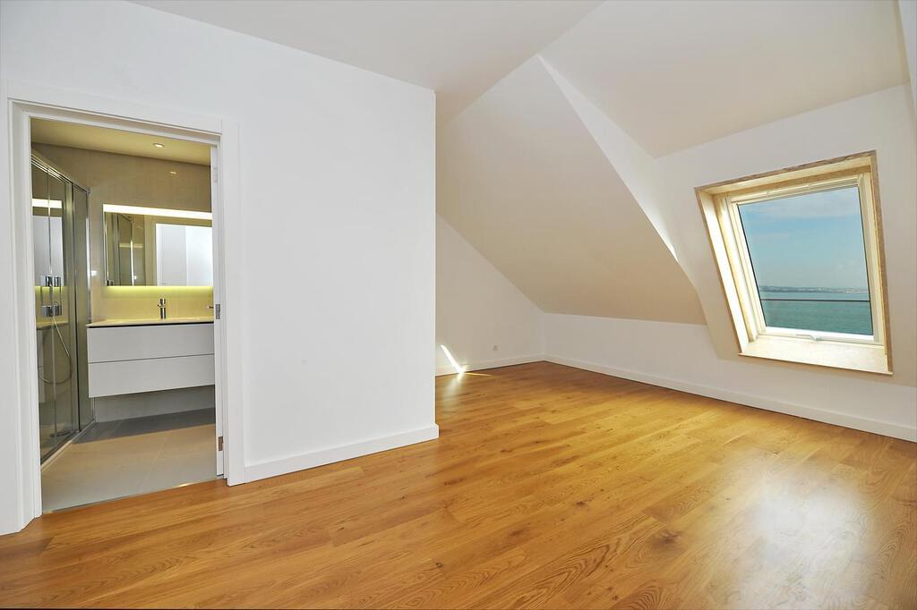 3 bedroom apartment with parking