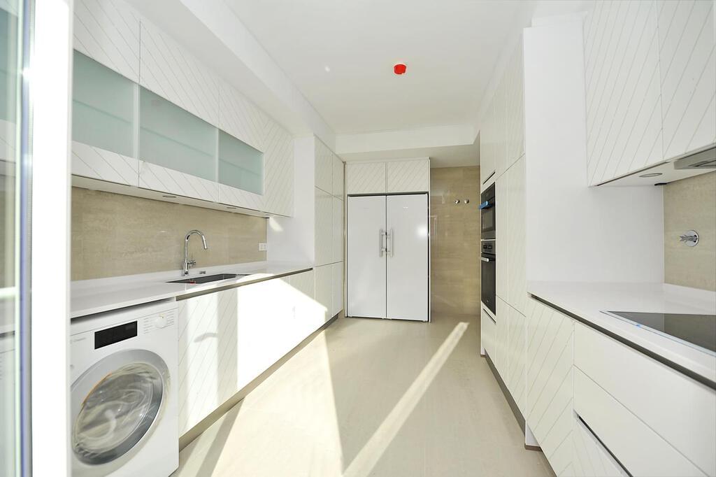 3 bedroom apartment with parking