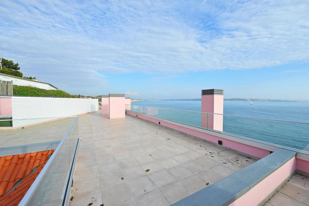 3 bedroom apartment with parking