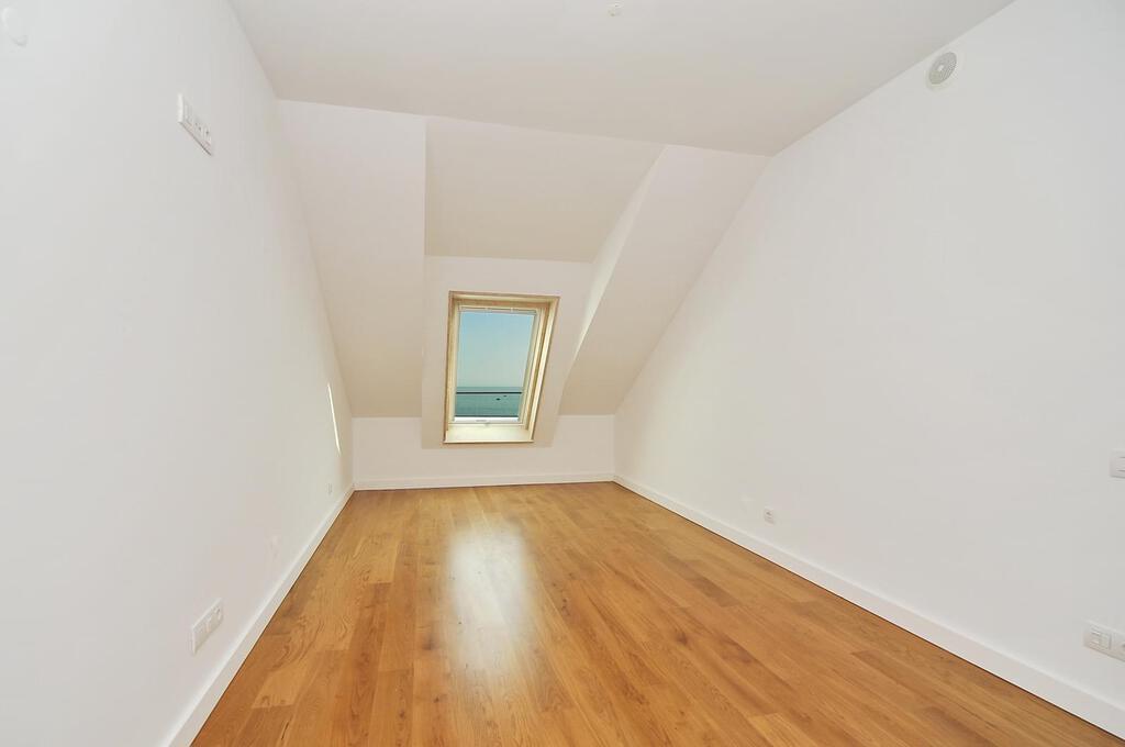 3 bedroom apartment with parking