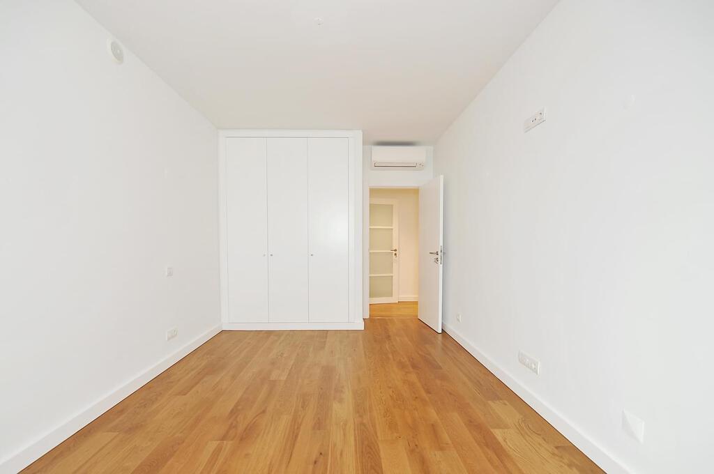3 bedroom apartment with parking