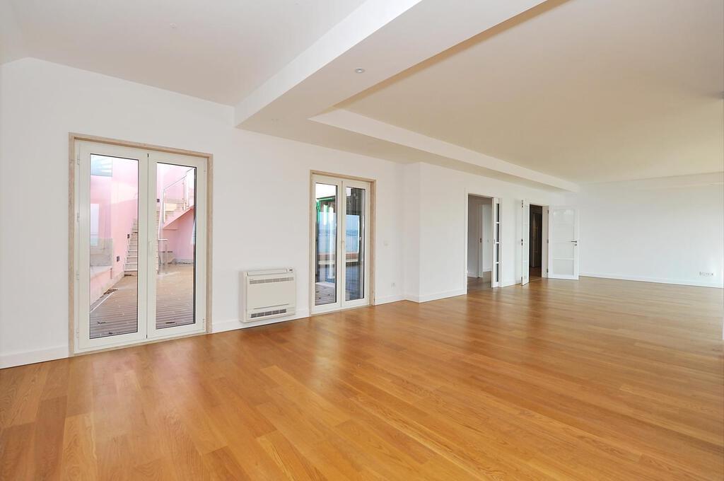 3 bedroom apartment with parking