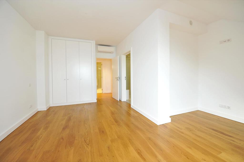 3 bedroom apartment with parking