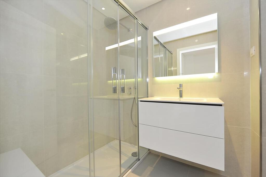 3 bedroom apartment with parking