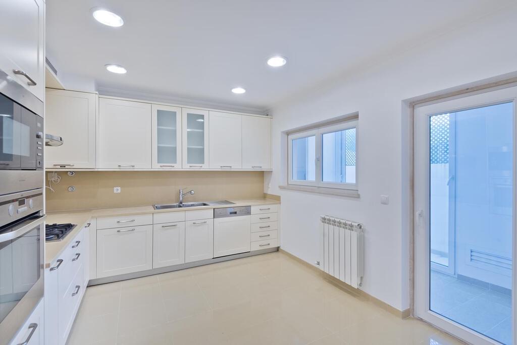 2 Bedroom Apartment with swimming pool, Estoril, Cascais