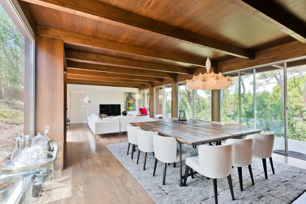 5 bedroom villa with a swimming pool