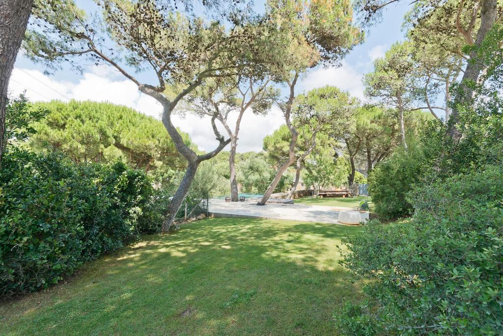 5 bedroom villa with a swimming pool