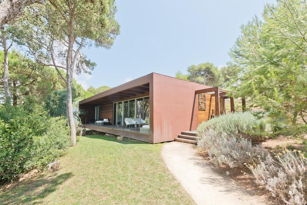 5 bedroom villa with a swimming pool