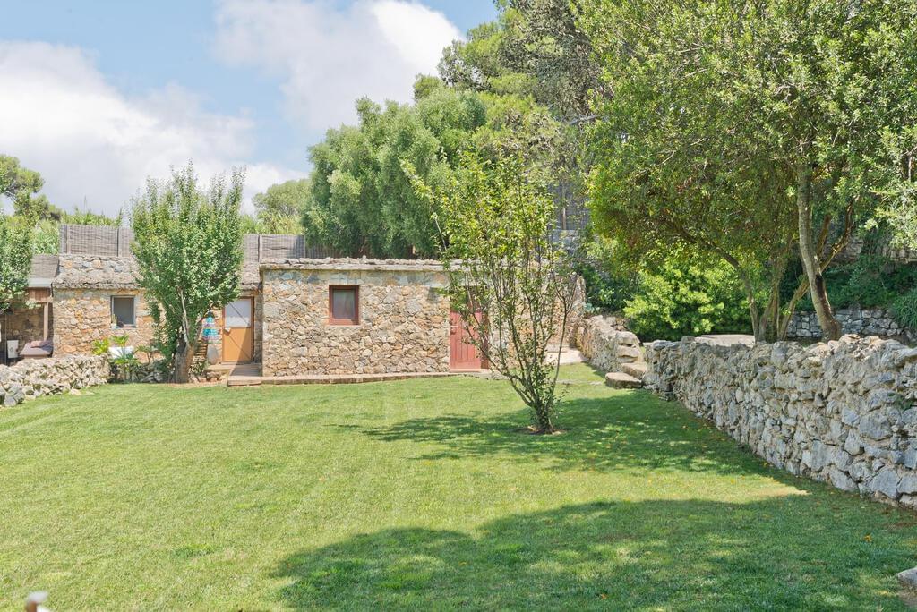 5 bedroom villa with a swimming pool