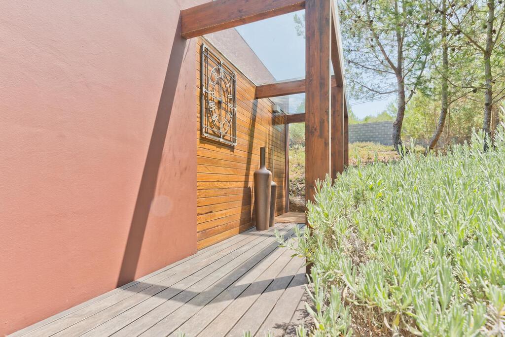 5 bedroom villa with a swimming pool