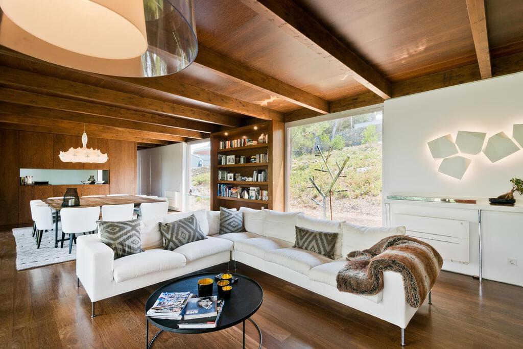 5 bedroom villa with a swimming pool