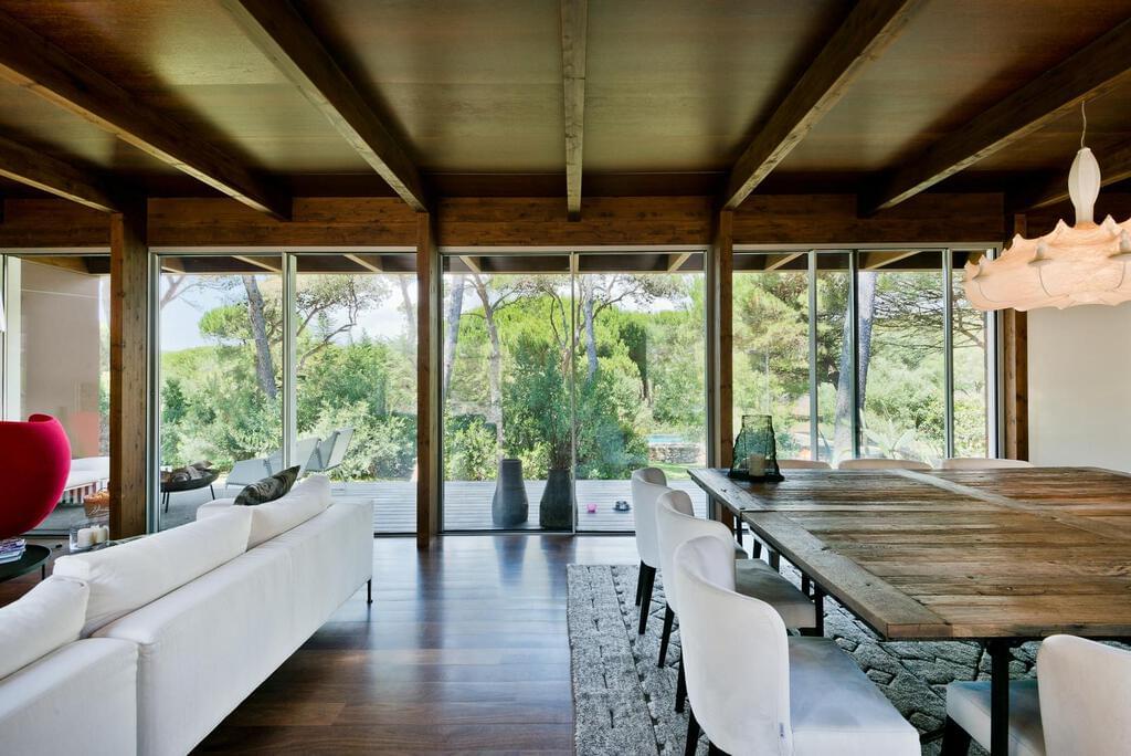 5 bedroom villa with a swimming pool