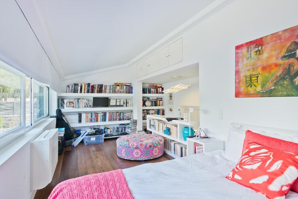 5 bedroom villa with a swimming pool