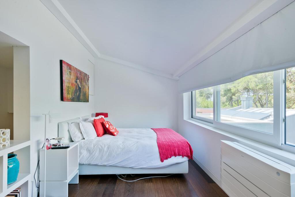 5 bedroom villa with a swimming pool