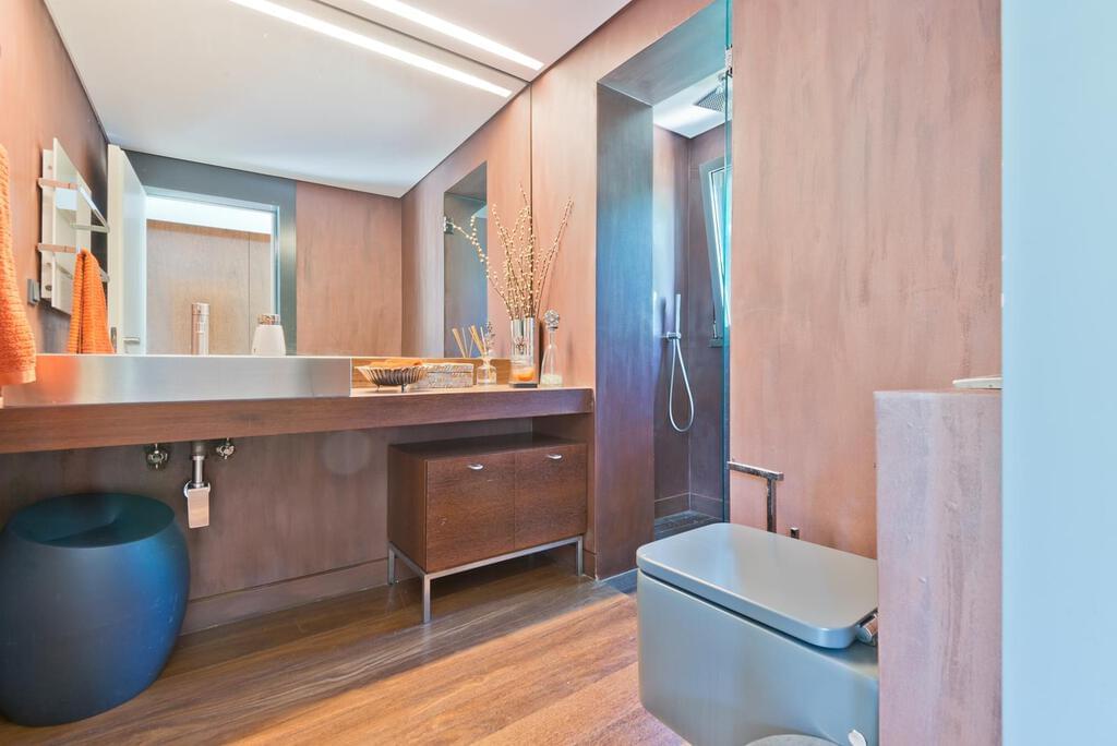 5 bedroom villa with a swimming pool