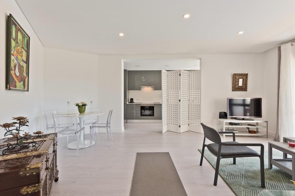 2 Bedroom Apartment with swimming pool, Cascais 30715728