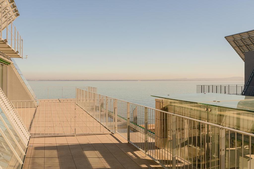 Appartement T3 duplex avec parking dans un condominium fermé