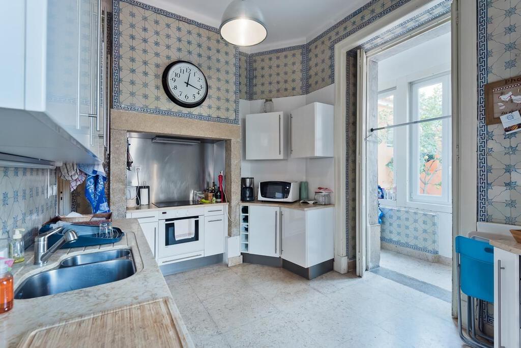 8 bedroom villa with a swimming pool