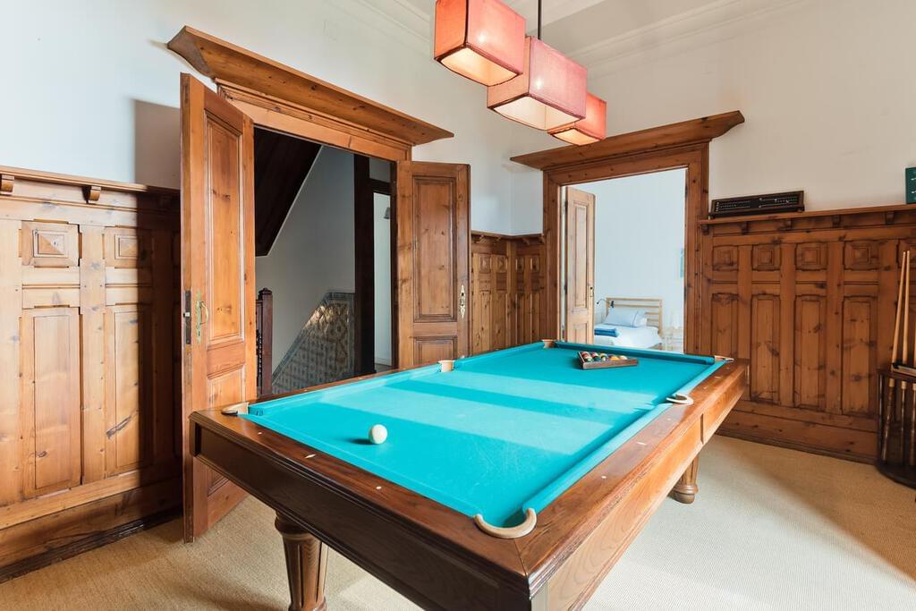 8 bedroom villa with a swimming pool