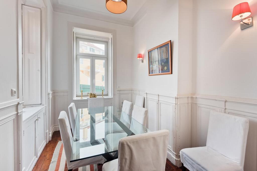 8 bedroom villa with a swimming pool