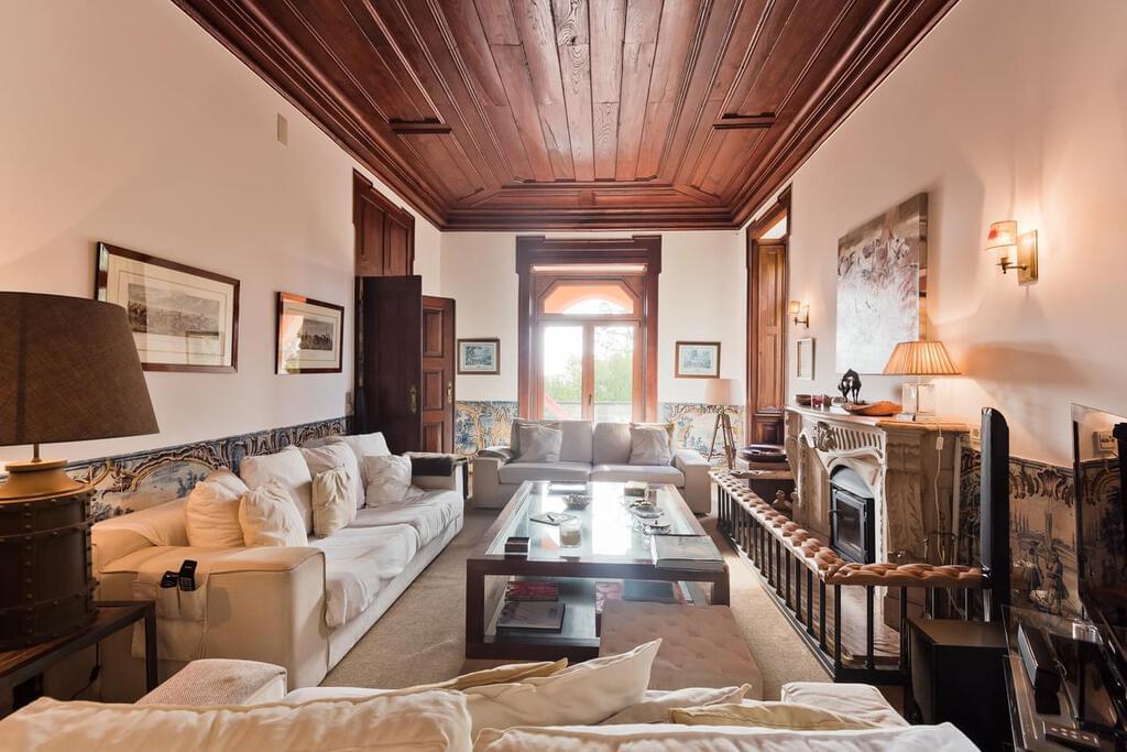 8 bedroom villa with a swimming pool