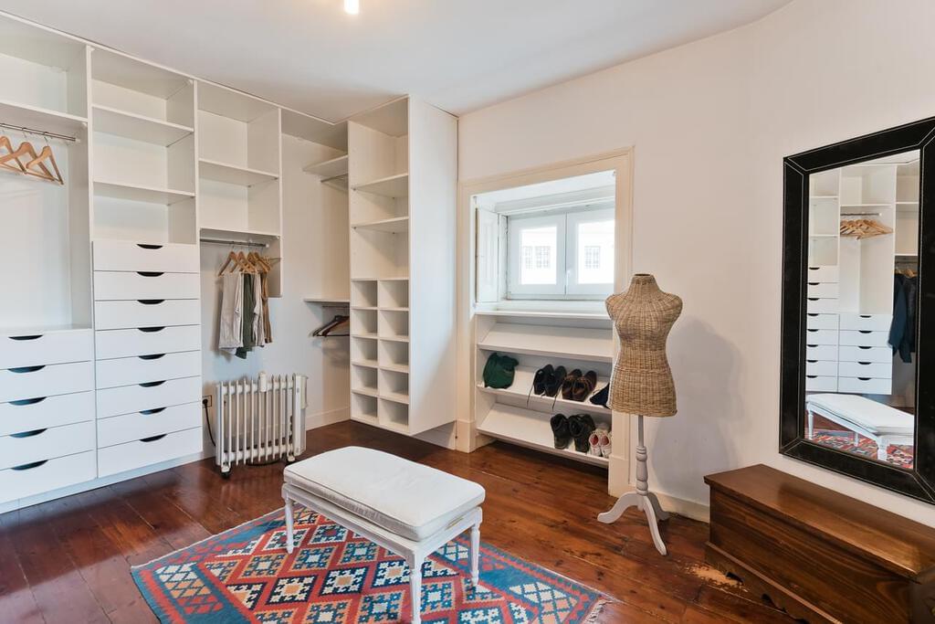 8 bedroom villa with a swimming pool