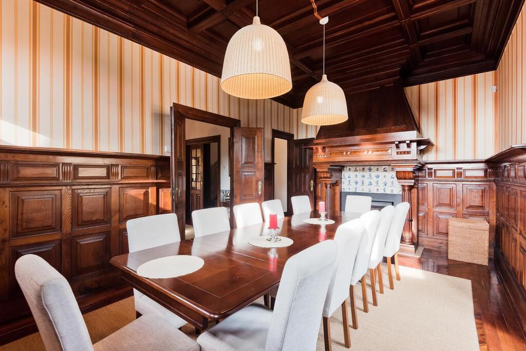 8 bedroom villa with a swimming pool