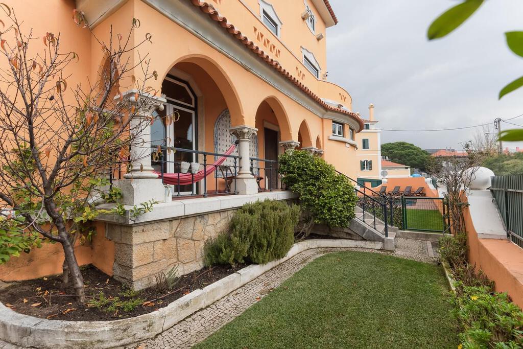 8 bedroom villa with a swimming pool