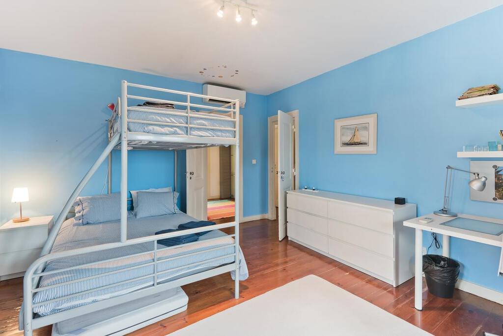 8 bedroom villa with a swimming pool