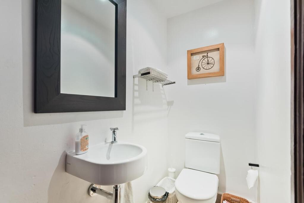 8 bedroom villa with a swimming pool