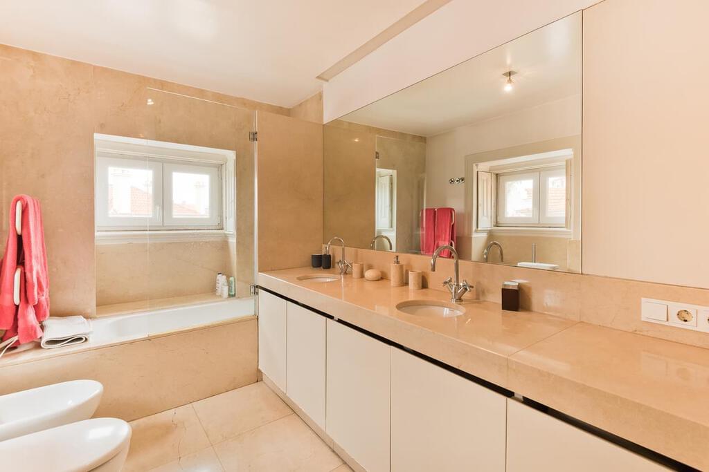 8 bedroom villa with a swimming pool