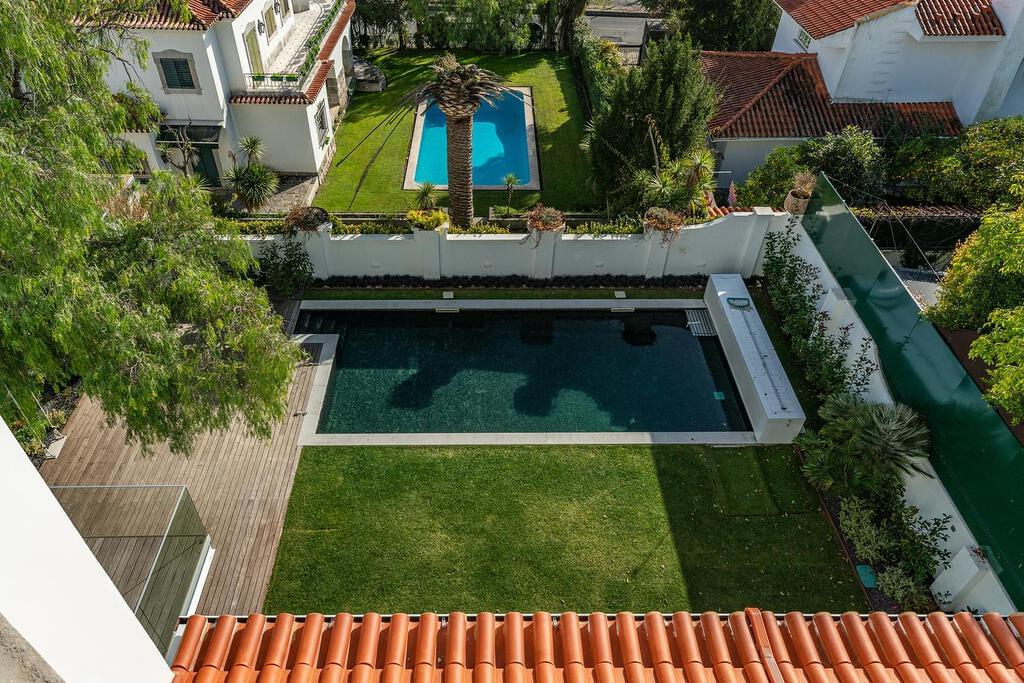 6 bedroom villa with a swimming pool