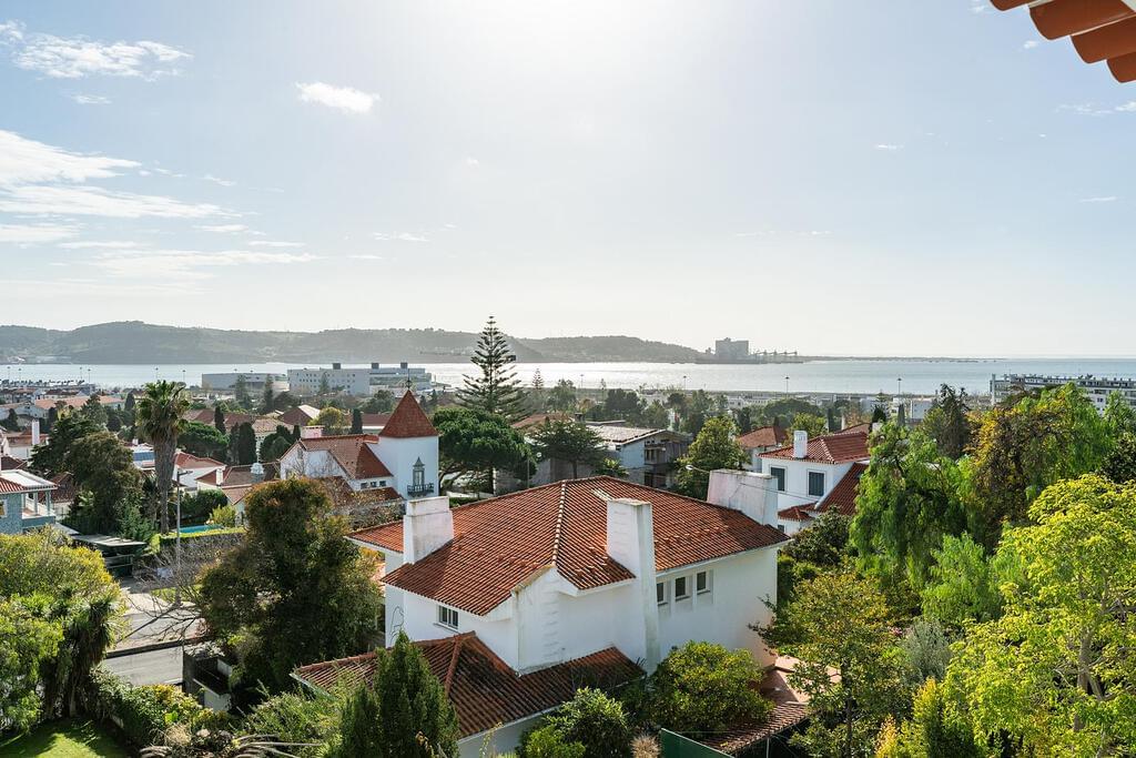 6 bedroom villa with a swimming pool