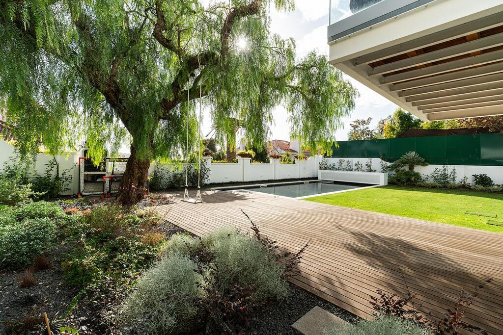 6 bedroom villa with a swimming pool