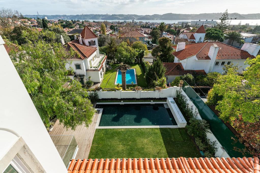 6 bedroom villa with a swimming pool