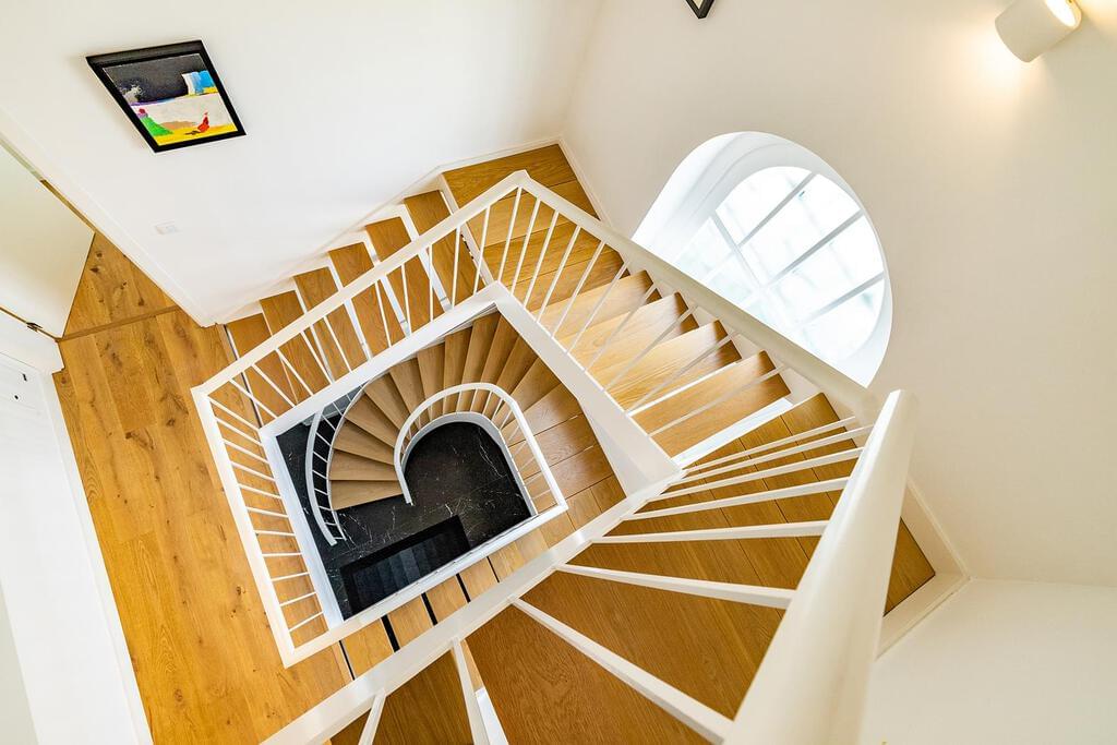 6 bedroom villa with a swimming pool