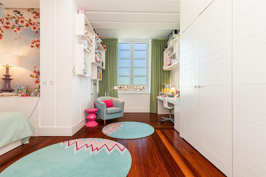 4 bedroom apartment with parking