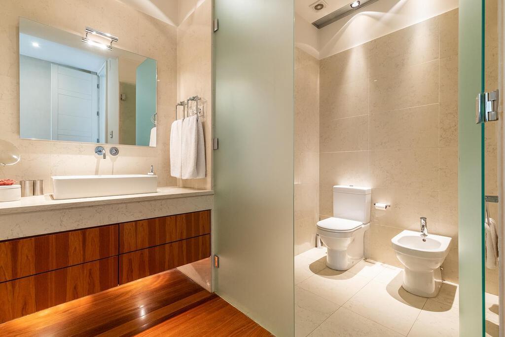 4 bedroom apartment with parking