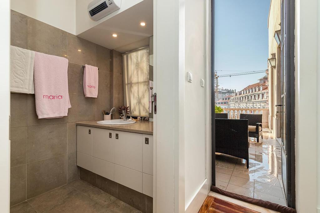 4 bedroom apartment with parking
