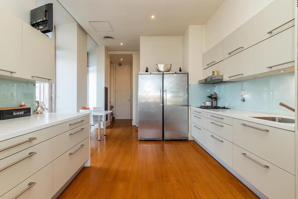4 bedroom apartment with parking