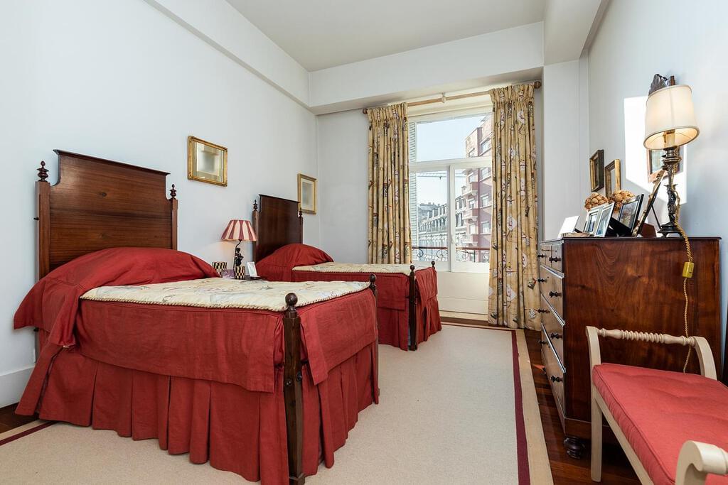 4 bedroom apartment with parking