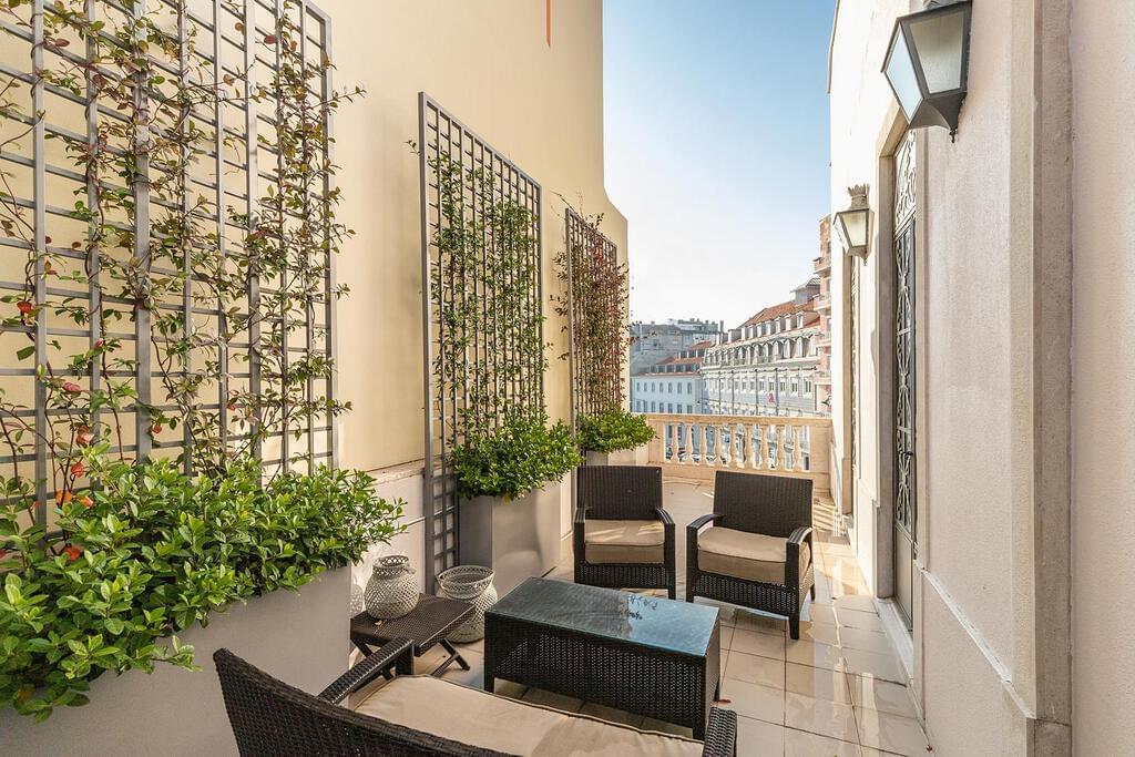 4 bedroom apartment with parking