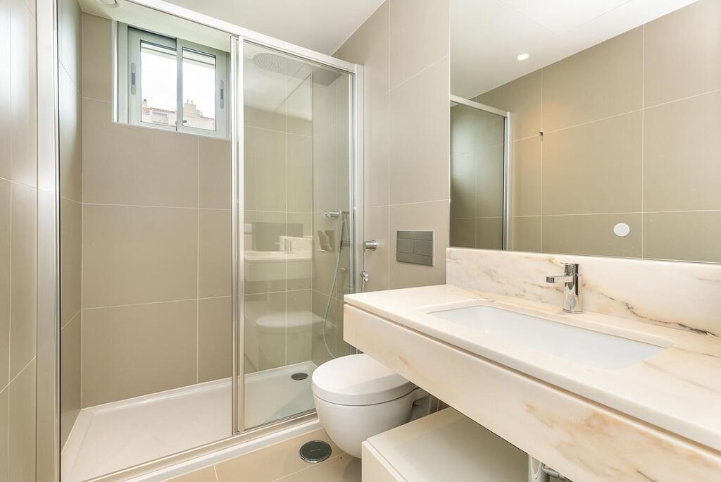 3 bedroom apartment with a swimming pool