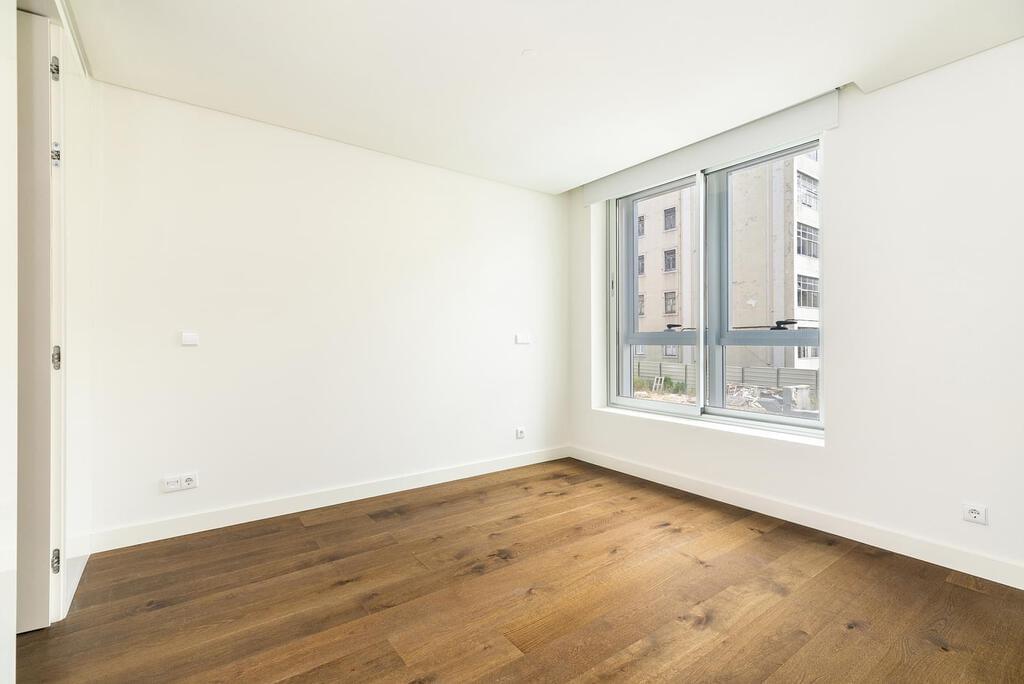 3 bedroom apartment with a swimming pool